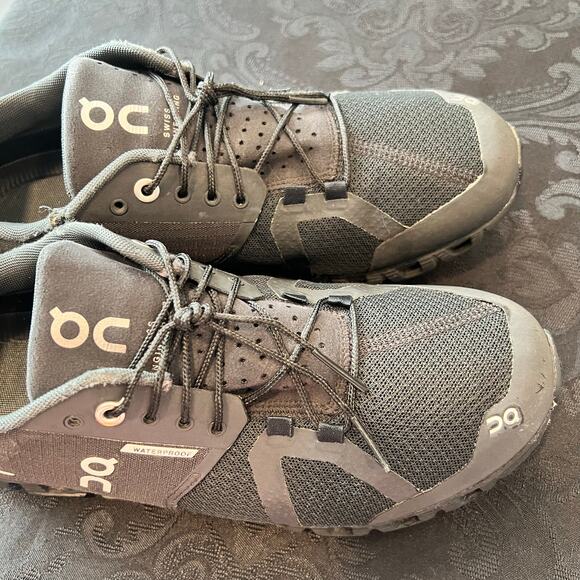 On cloud black/ silver logo running shoes women 7.5 - Picture 9 of 13